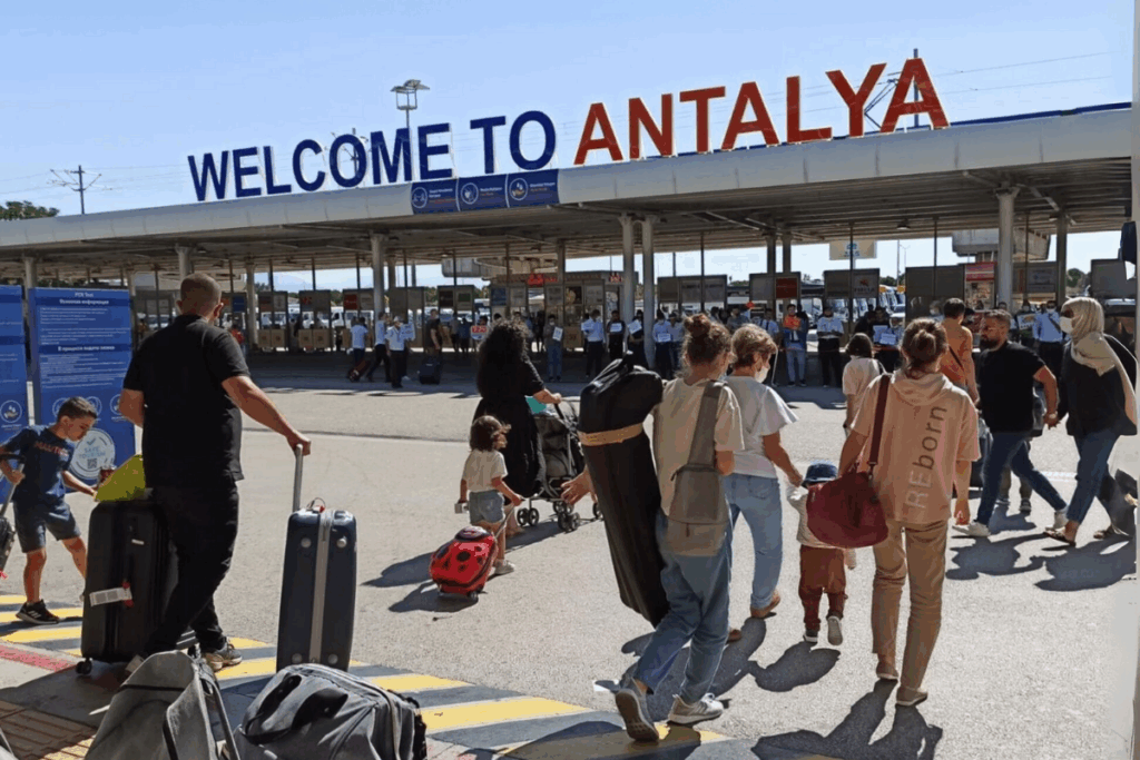 turkiyede surekli ikamet eden rusya vatandaslarinin sayisi 2 yilda yari yariya dustu 4nA1npif