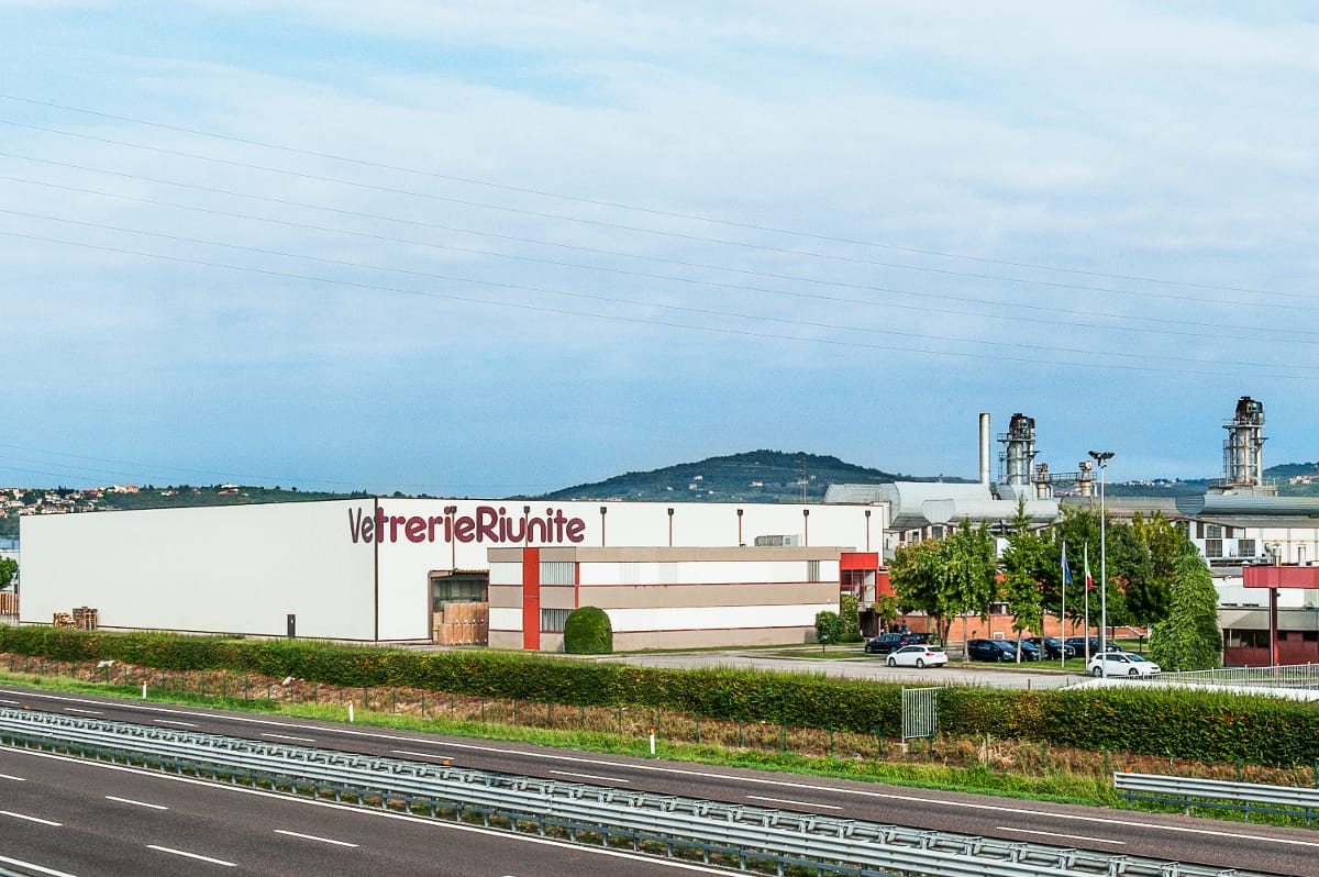 turkiyenin ozel cam ureticisi yorglass 120 yillik italyan devi vetrerie riunite groupa ortak oldu