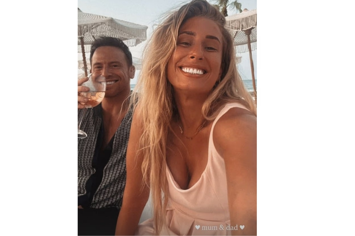unlu ingiliz tv sunucusu ve sarkici stacey solomon geceligi bin sterlin yaklasik 55 bin SWhE7Ayh