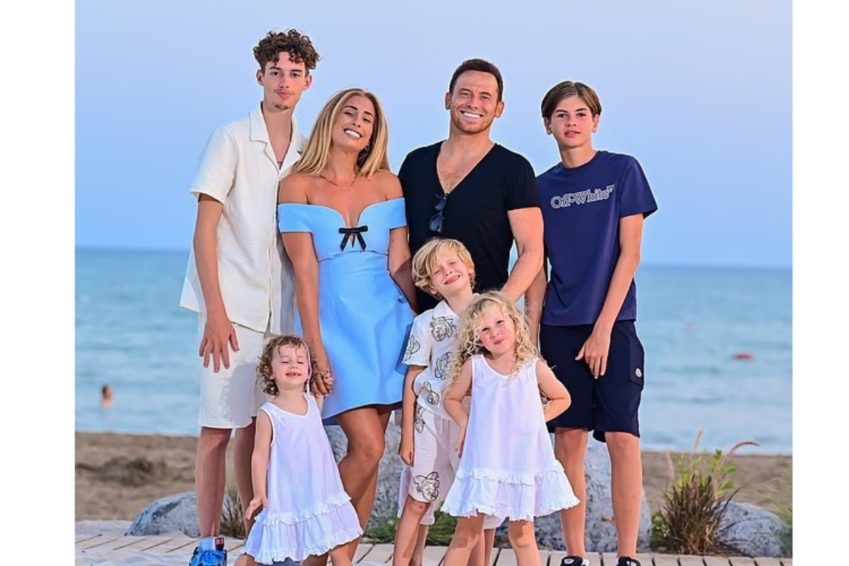 unlu ingiliz tv sunucusu ve sarkici stacey solomon geceligi bin sterlin yaklasik 55 bin V5q3qDky