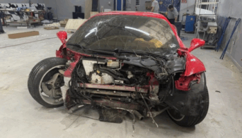 ustanin kaza yaptigi ferrariyi futbolcu satin aldi BW9D9ltD