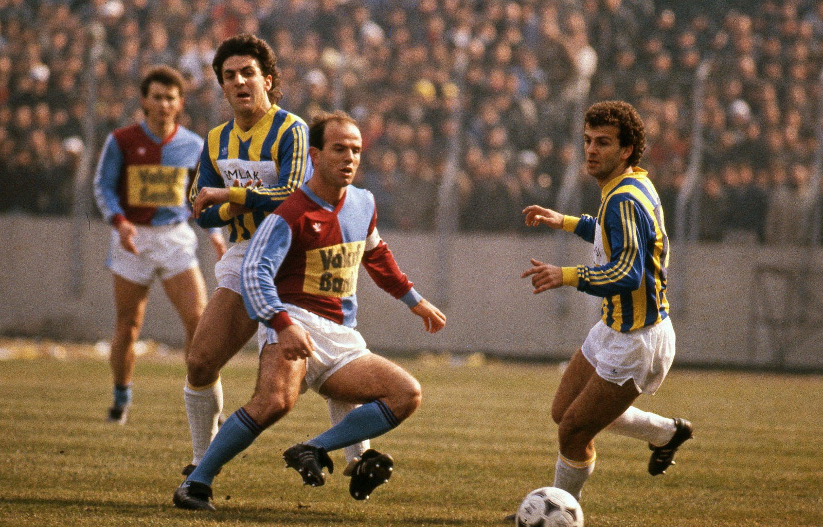 1988 yazinda toni schumacherin ilk ciktigi idmanda neler yasandi veselinovic hirsiyla dikkat ceken ismail bLgJkCer