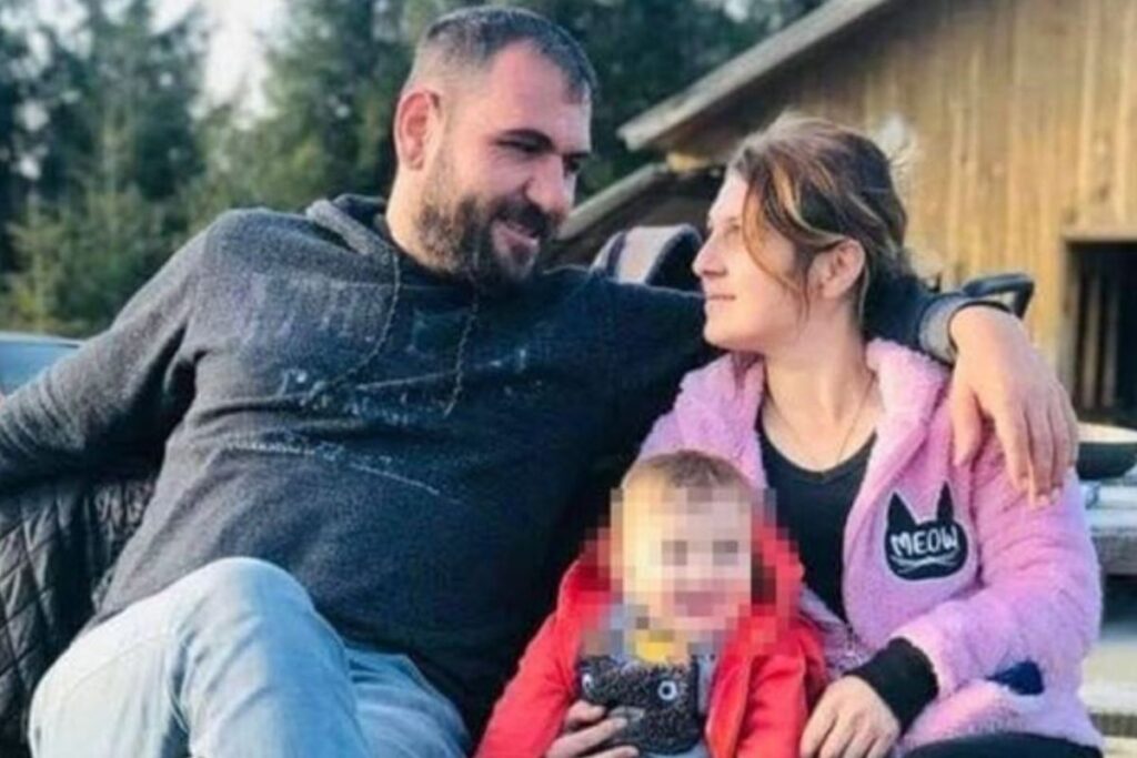 200 metrelik ucuruma yuvarlanan kamyondaki surucu ve esi hayatini kaybetti napEZnJP
