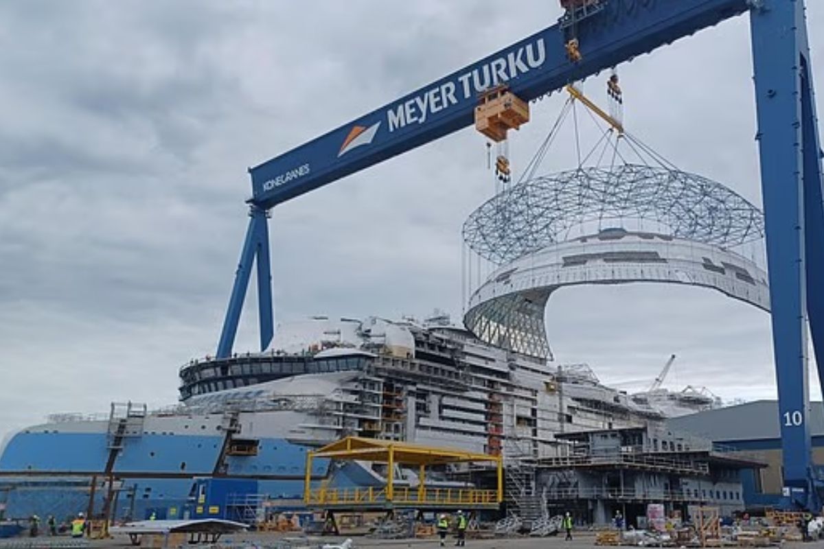 250 bin ton agirligindaki dunyanin en buyuk yolcu gemisi legend of the seas ilk