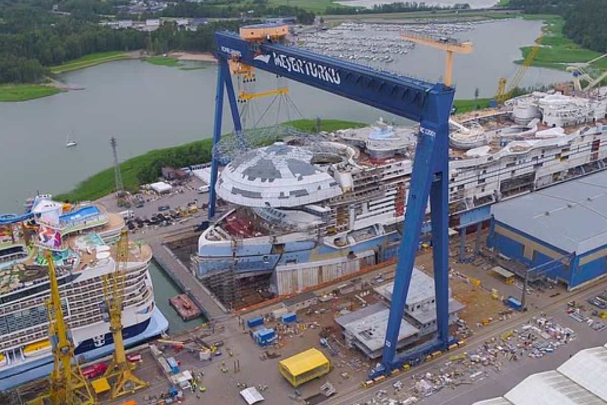 250 bin ton agirligindaki dunyanin en buyuk yolcu gemisi legend of the seas ilk YhZlLjav