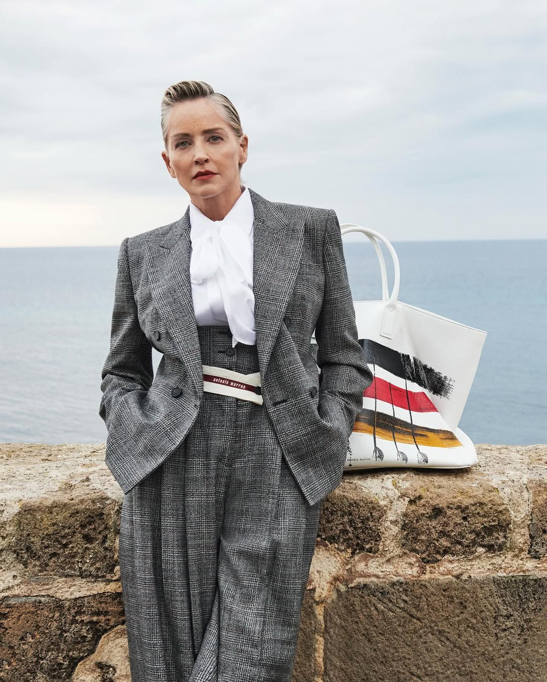 67 yasindaki sharon stone tekne gezisinde verdigi pozla dikkat cekti 0 pAbva7W9