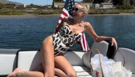 67 yasindaki sharon stone tekne gezisinde verdigi pozla dikkat cekti 2a7GStO2