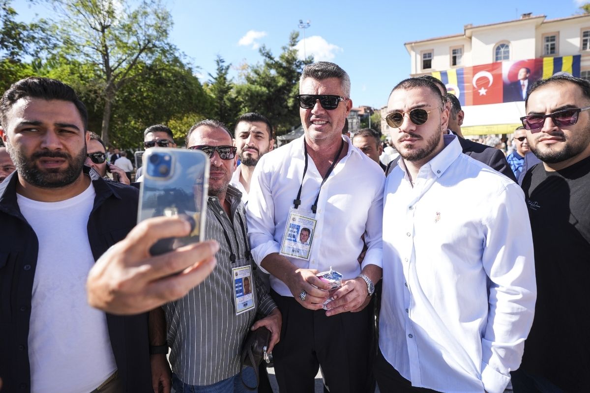 ali kocu baskanlik yarisinda yenen sadettin sarana spor siyaset ve sanat camiasindan tebrik yagdi