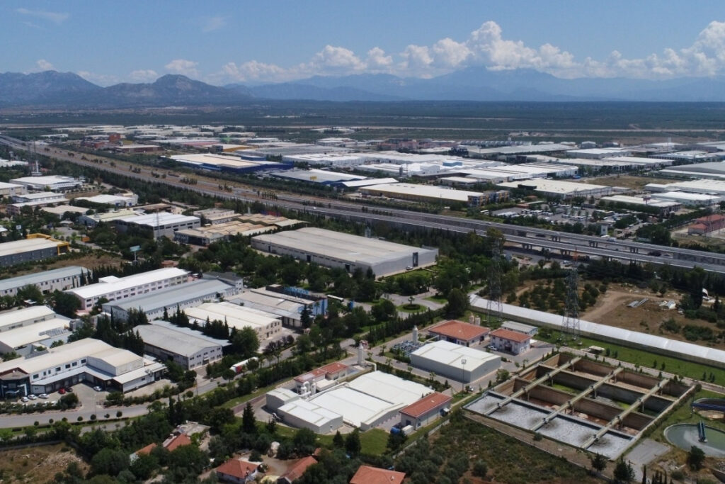 antalyada eski calisan dehseti fabrikaya tabancayla girip bir isciyi vurdu tesis mudurunu rehin aldi xFi1OM8l