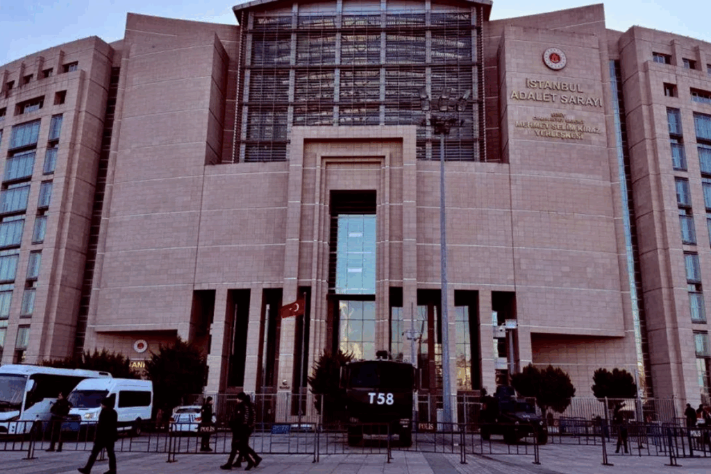 avcilar ve besiktas belediyesine yeni operasyon 7 gozalti TcvNcP3F