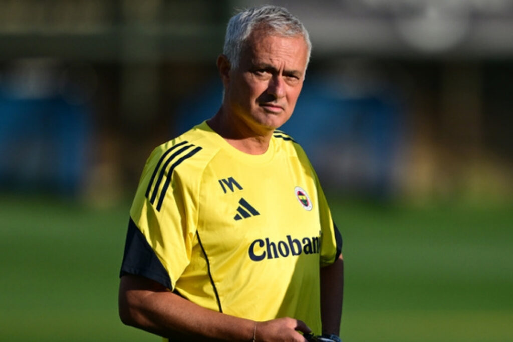 avrupa basini iddia etti mourinho rus kulupleriyle temasa gecti teknik ekibiyle birlikte iki yillik UxTCXtu6