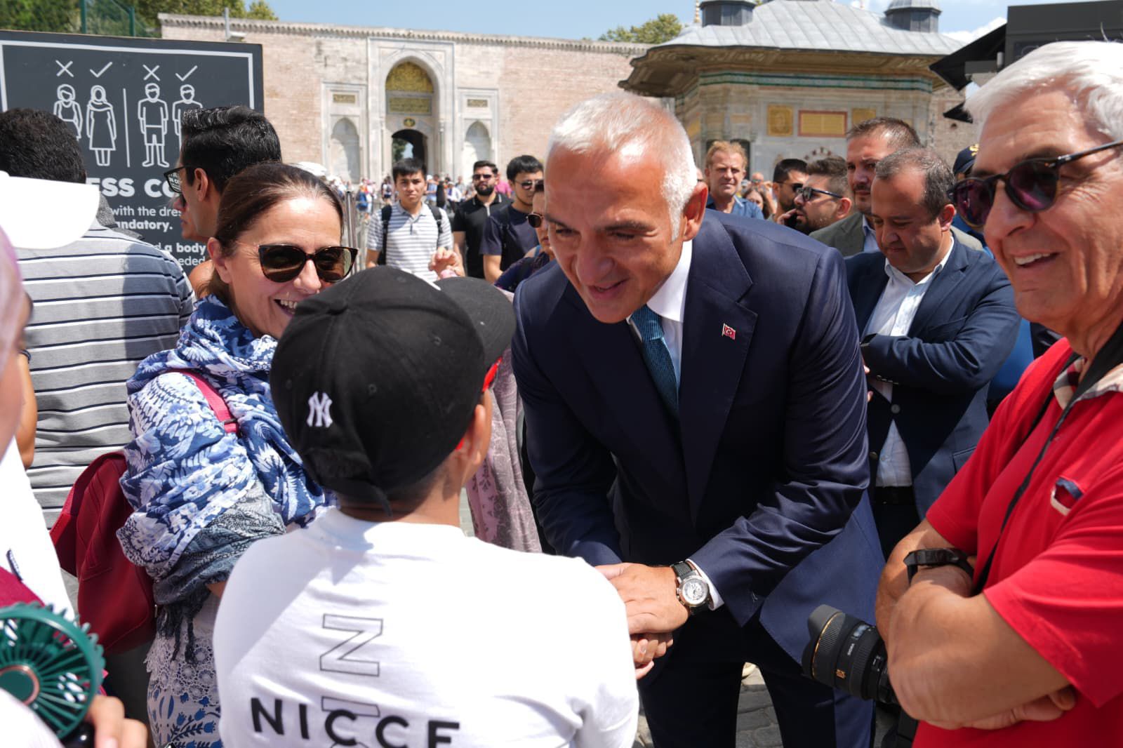 ayasofyadaki restorasyon calismalarini inceleyen bakan mehmet nuri ersoy bu buyuk bir koruma seferberligidir dedi OY4TBTM8