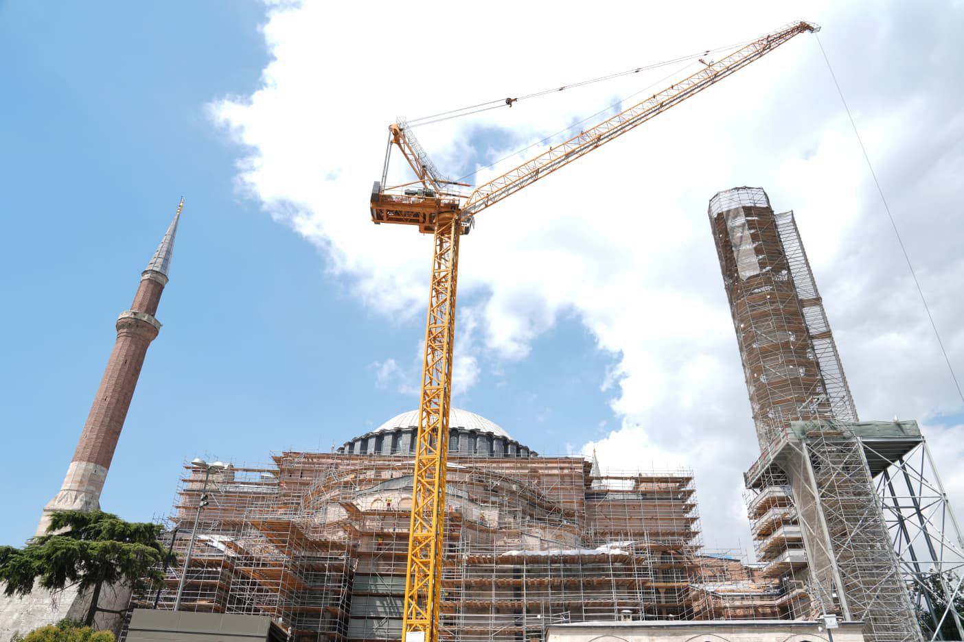 ayasofyadaki restorasyon calismalarini inceleyen bakan mehmet nuri ersoy bu buyuk bir koruma seferberligidir dedi lYS1fDrW