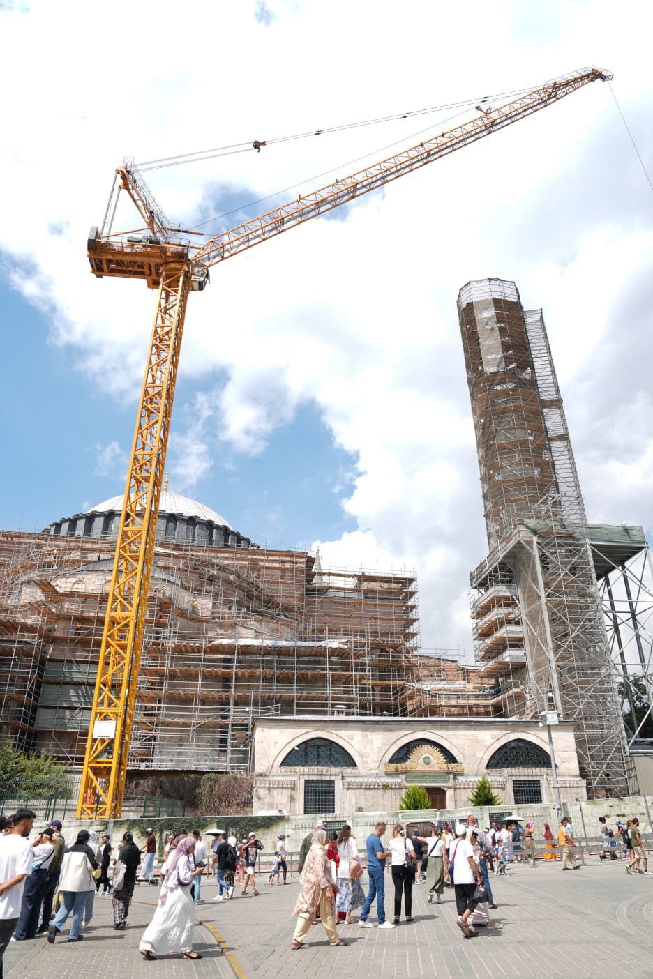 ayasofyadaki restorasyon calismalarini inceleyen bakan mehmet nuri ersoy bu buyuk bir koruma seferberligidir dedi y4qY1EFS