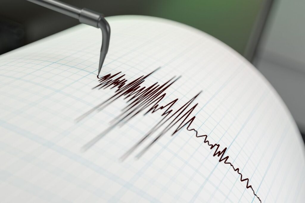 balikesir sindirgida 49 buyuklugunde deprem RJ1D4LUc