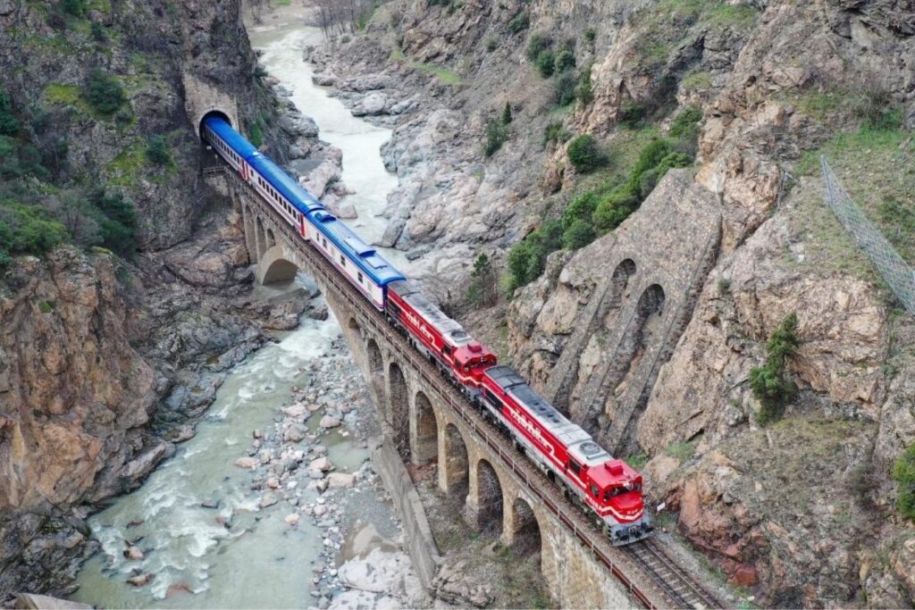 bati karadenizin dogal ve kulturel mirasini tanitan turistik karaelmas treni sonbahar seferlerine basliyor 5GHghr8w