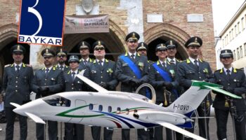 baykarin satin aldigi piaggio aerospace italyan mali polisi guardia di finanzaya bir adet p180 UfwfTSHk