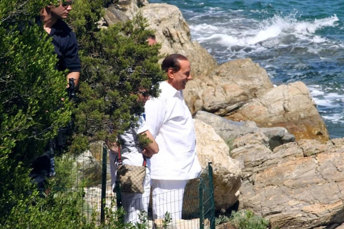 berlusconinin bunga bunga partileriyle gundeme gelen ville certosa villasi 500 milyon euroya satisa cikarildi itWhE65t