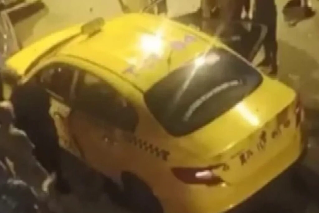 beyoglunda tasidigi yolcu tarafindan silahla vurulan taksi soforu hayatini kaybetti mtmlCGRA