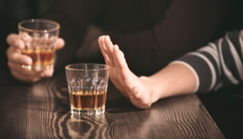 bmjde yayimlanan arastirma alkolun her seviyede bunama riskini artirdigini ve dusuk miktarin dahi koruyucu wayf72QK