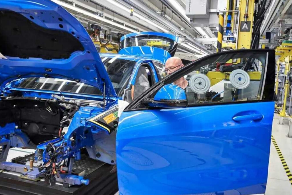 bmw motor mars rolesindeki ariza ve yangin riski nedeniyle abdde 196 binden fazla araci hzGlK8Dc