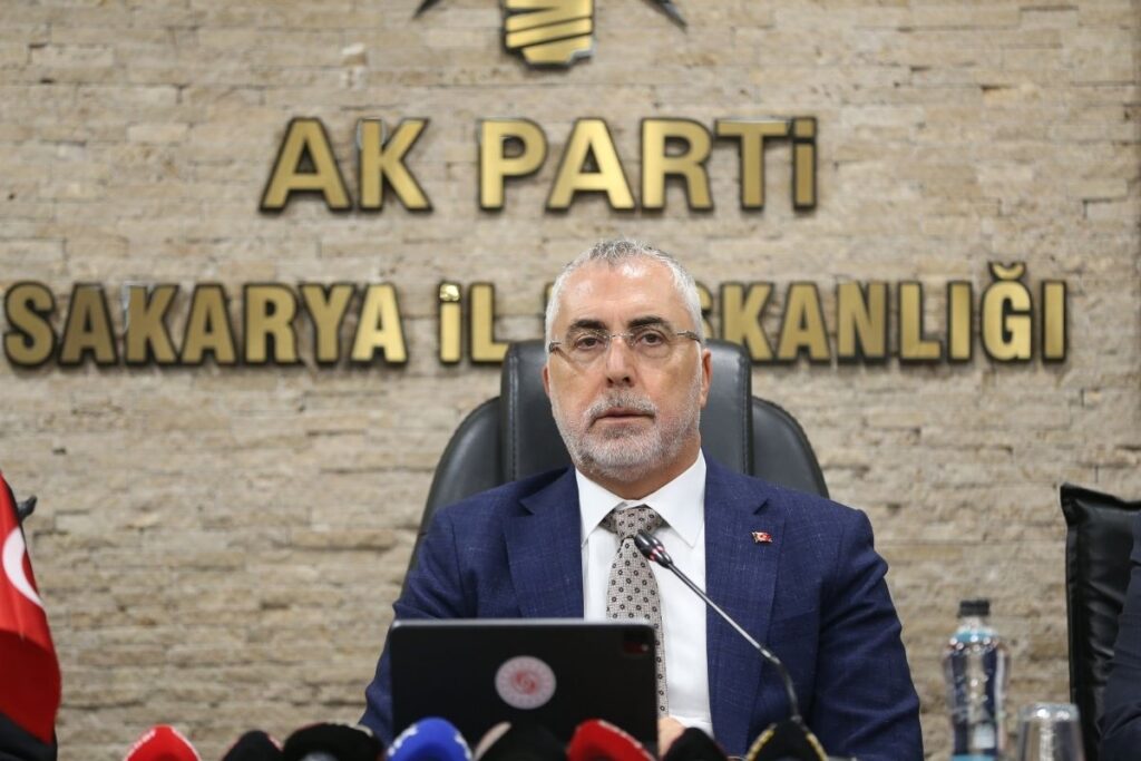 calisma ve sosyal guvenlik bakani vedat isikhan ekonomi 20 ceyrektir kesintisiz buyuyor jqB7VKKn