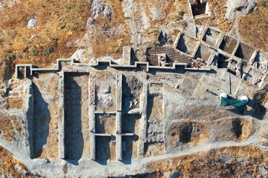 cavustepe kalesinde savaslarda kullanilan sapan taslari bulundu YacxjYIl