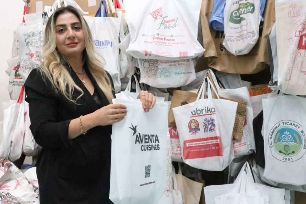cayiralanli patronice nihal aknur aylik urettigi 3 milyon bez cantayi avrupa ve orta dogu Tdz3w66z