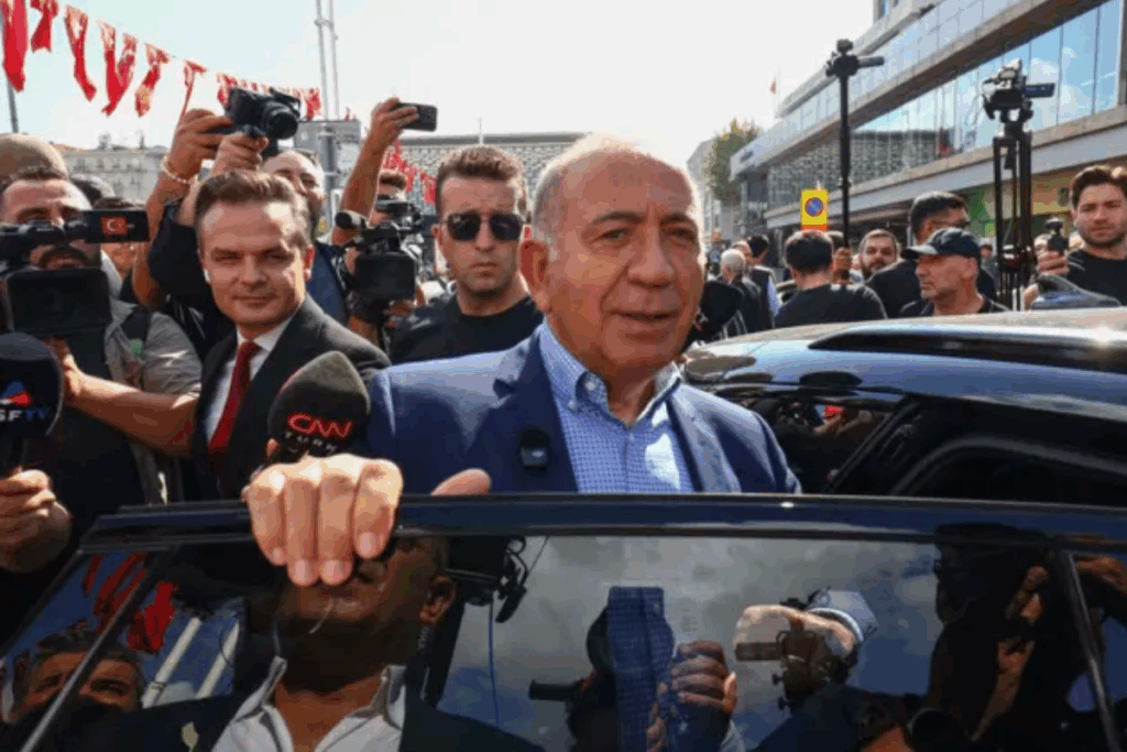 chp gursel tekin ve baris yarkadas dahil 6 ismi partiden ihrac etti N9796YKk