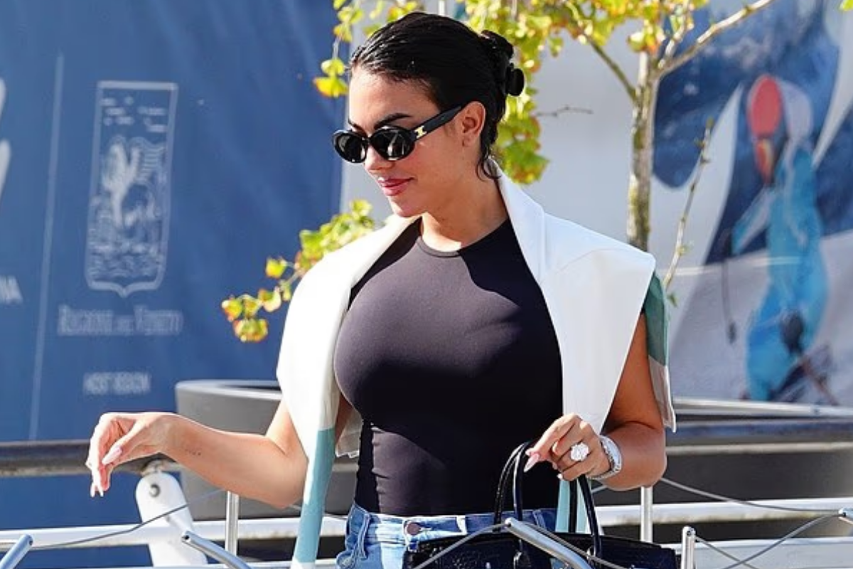 cristiano ronaldonun nisanlisi georgina rodriguez pirlanta yuzugunu gostermeye doyamadi 0 PGqJsus4
