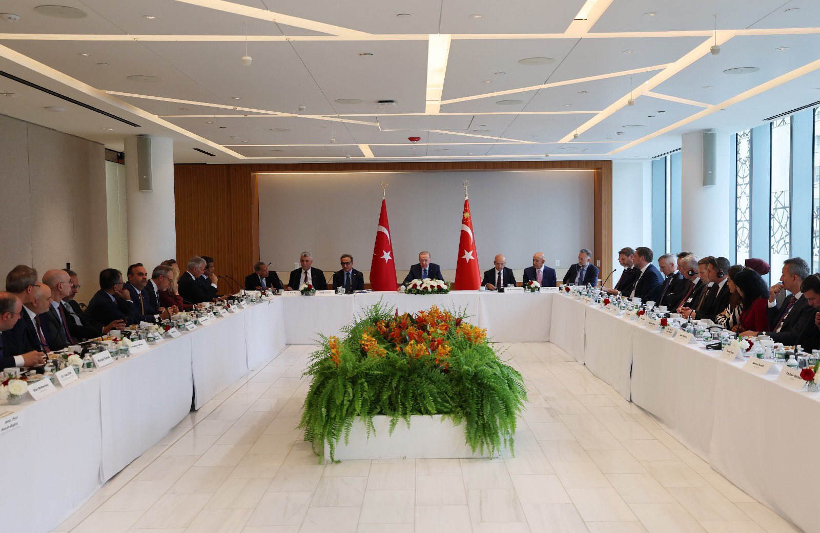 cumhurbaskani erdogan hamdi ulukaya ve abdli ust duzey sirket yoneticileriyle gorustu 1 7gWLA212