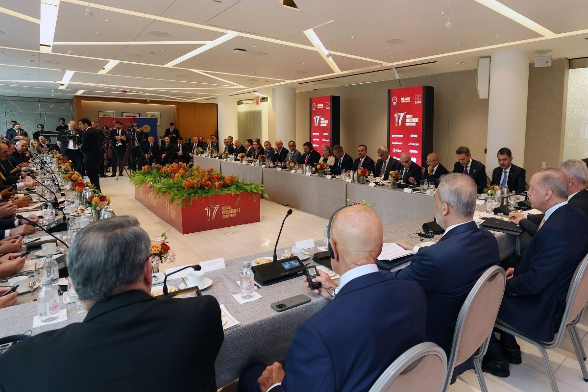cumhurbaskani erdogan sektorel yuvarlak masa formatinda turk yatirim konferansina katildi 1 sut1tyjN