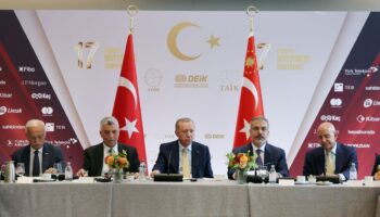 cumhurbaskani erdogan sektorel yuvarlak masa formatinda turk yatirim konferansina katildi tlzrFeqt