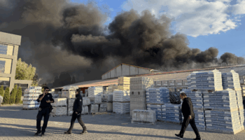 erzurumdaki boya uretim tesisinde yangin uQI8OtKh