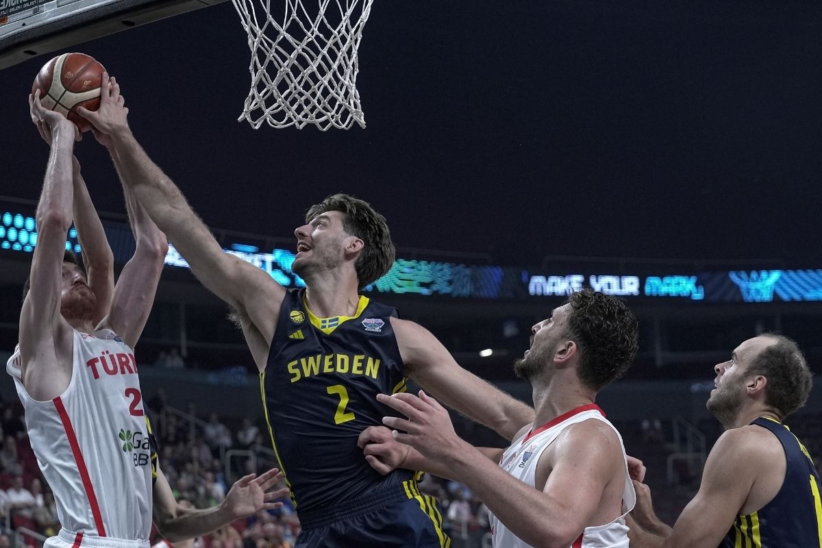 eurobasket 2025te 12 dev adam isveci maglup ederek ceyrek finale yukseldi 1 hXbWSB9L