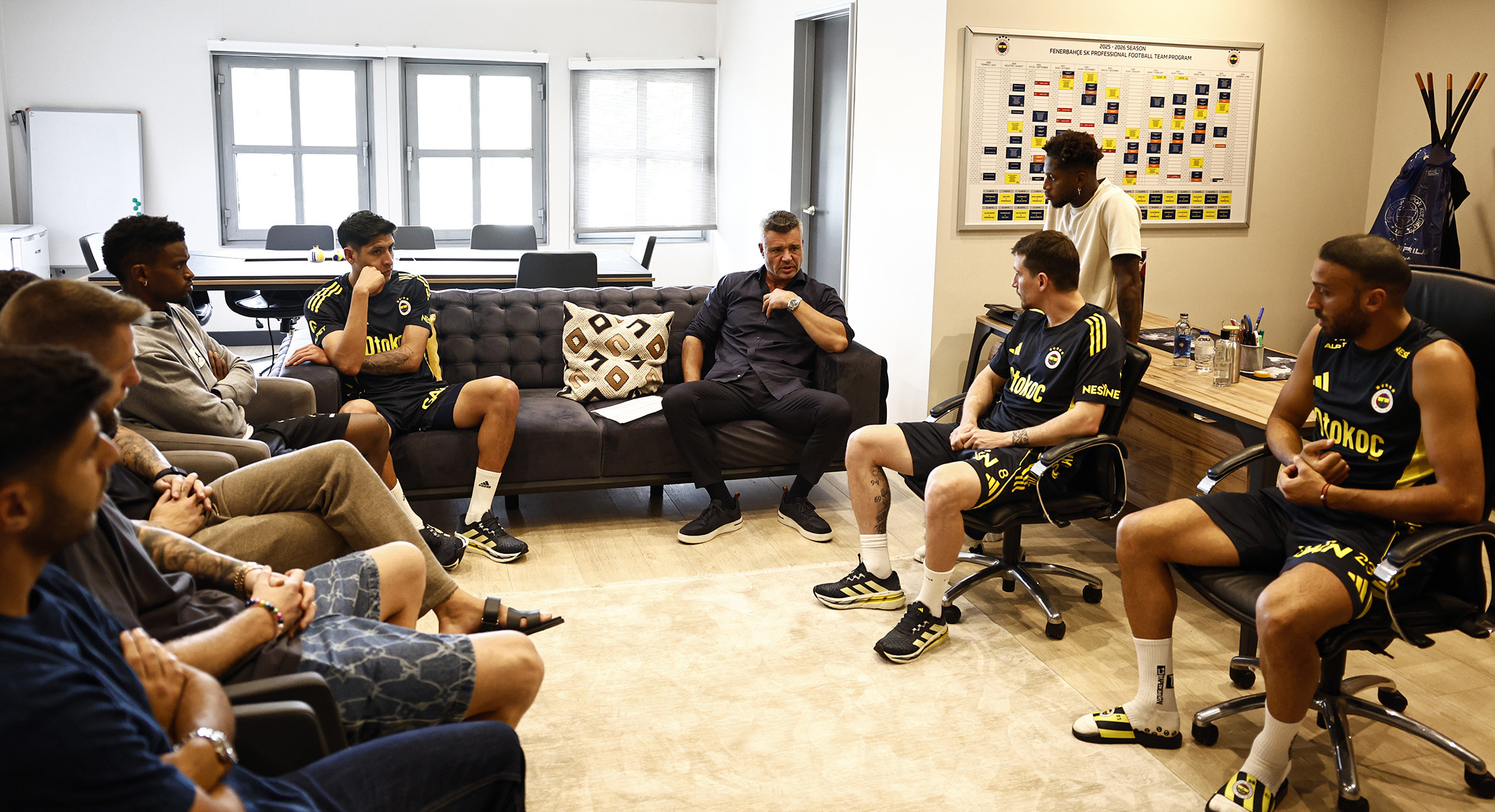 fenerbahce baskani saadettin saran can bartu tesislerinde futbolcularla bulustu 1 GJ7KG5b4