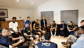 fenerbahce baskani saadettin saran can bartu tesislerinde futbolcularla bulustu CXfRUrTY