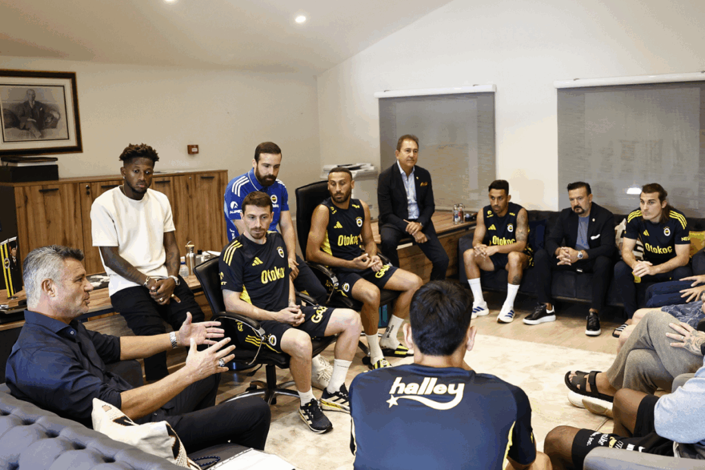 fenerbahce baskani sadettin saranin takimdan gonderecegi ilk isim devin ozek oldu 2NdzEFAN