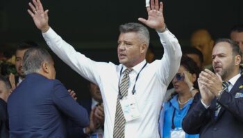 fenerbahcede bir donemin sonu sadettin saran ali kocu gecerek baskanlik yarisini kazandi HJasKyvA