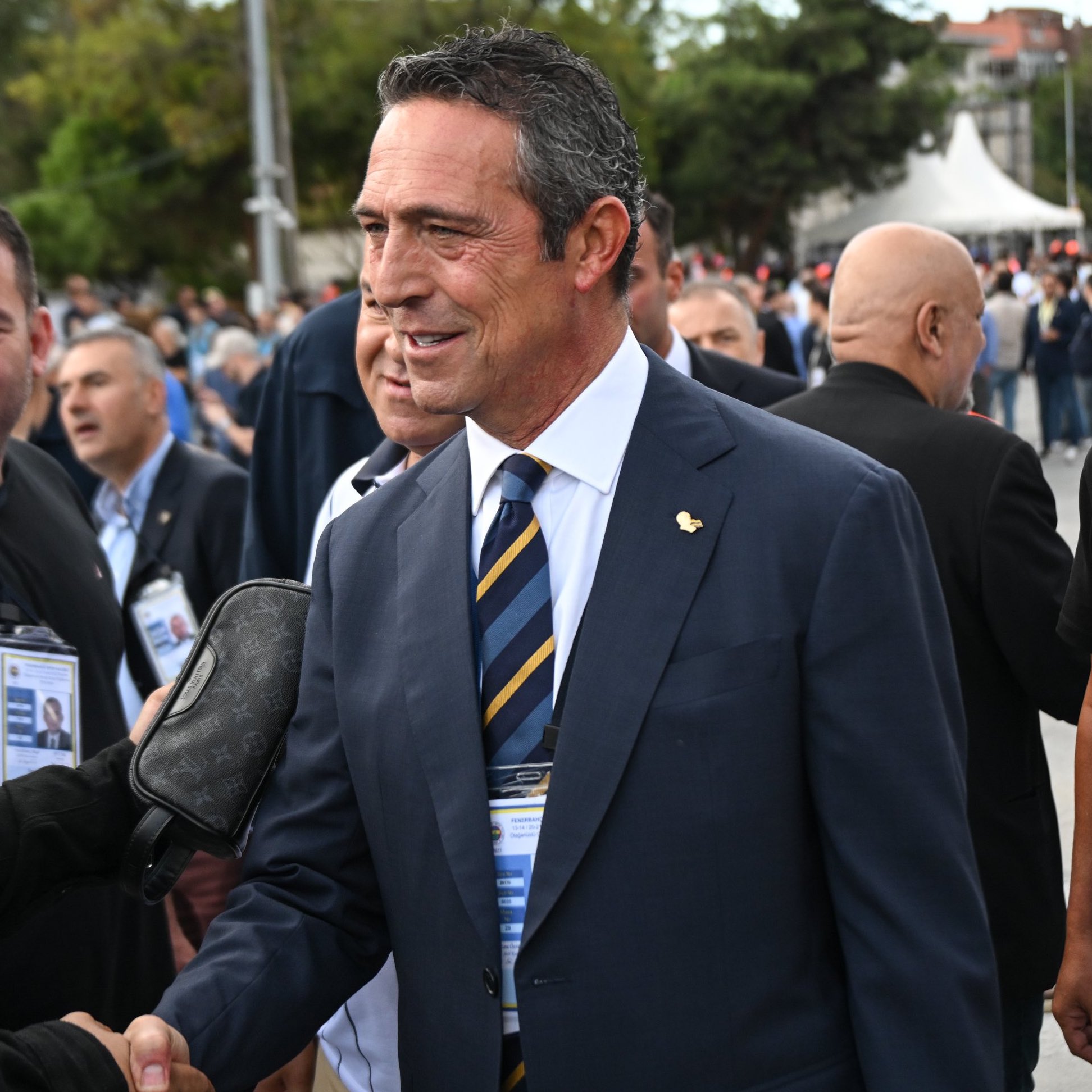 fenerbahcede secim gunu ali koc ve sadettin saran baskanlik icin yarisiyor 1 H5dTdWiH
