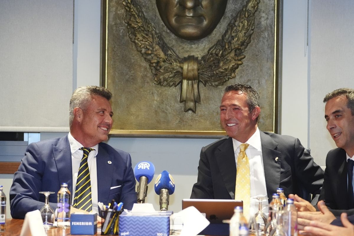 fenerbahcenin yeni baskani sadettin saran mazbatasini ali koctan aldi 1 JhONCCuj