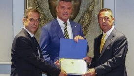 fenerbahcenin yeni baskani sadettin saran mazbatasini ali koctan aldi DYSc5mzk