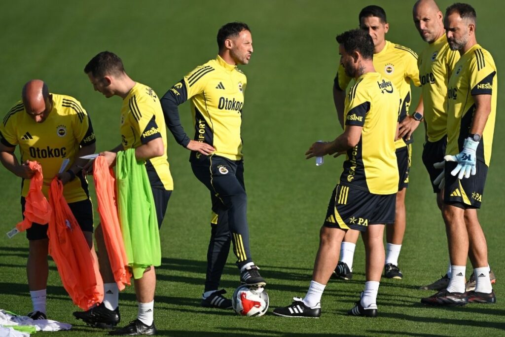 fenerbahcenin yeni teknik direktoru domenico tedesco ilk antrenmanina cikti zamanimiz yok ZtZIcLcO