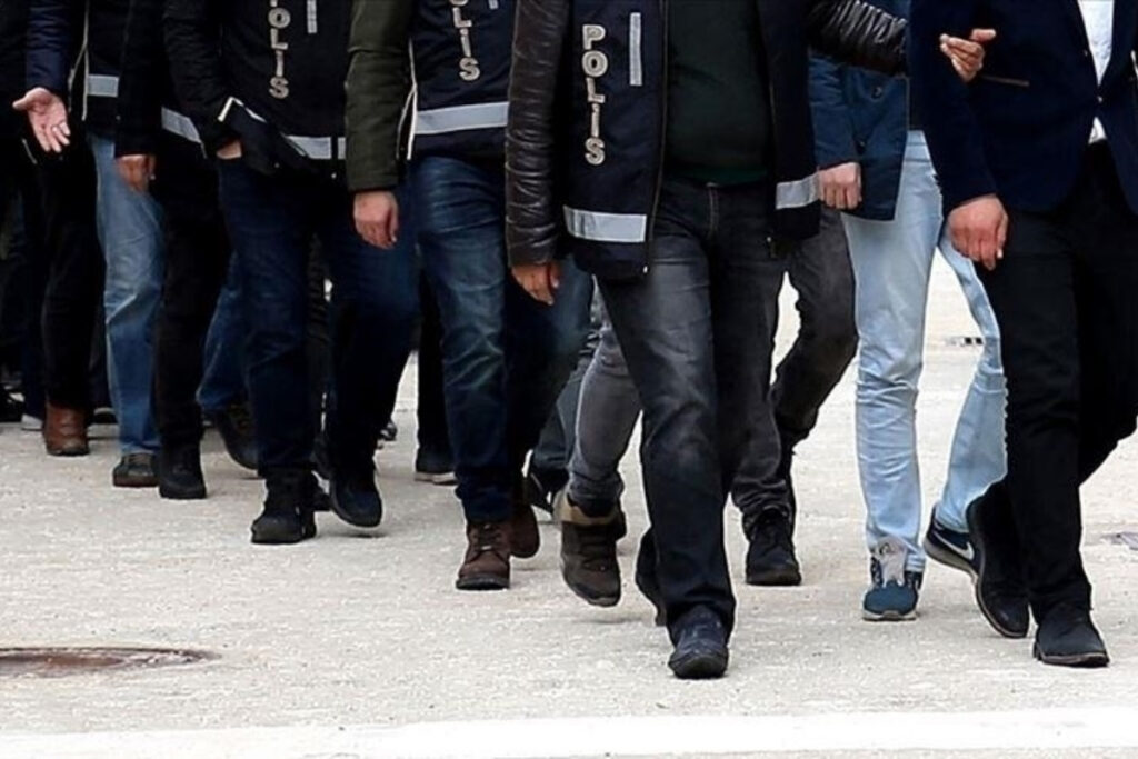 feto operasyonu aktif gorevdeki 11 polis gozaltinda 3nQk2be5