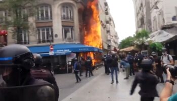 fransada macron karsiti gosterilerde polisle protestocular catisti ycIeJNsF