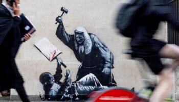 gizemli sanatci banksy bu kez de ingiltere yuksek mahkemesi duvarina resim cizdi QFPMSSia