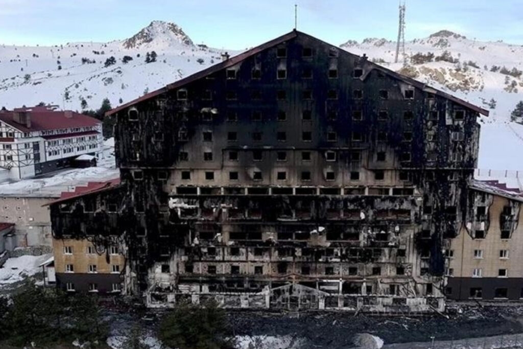 grand kartal otel yangininda 78 kisinin olumuyle ilgili 32 sanigin yargilanmasi suruyor toplam 1998 jp1r13sL