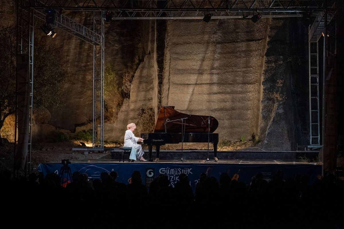 gumusluk muzik festivali gulsin onay konseriyle sona erdi 0 5VmPMCLJ