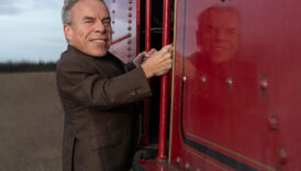 harry potter dizisinin kadrosuna orijinal seriden warwick davis katildi ay78jag5