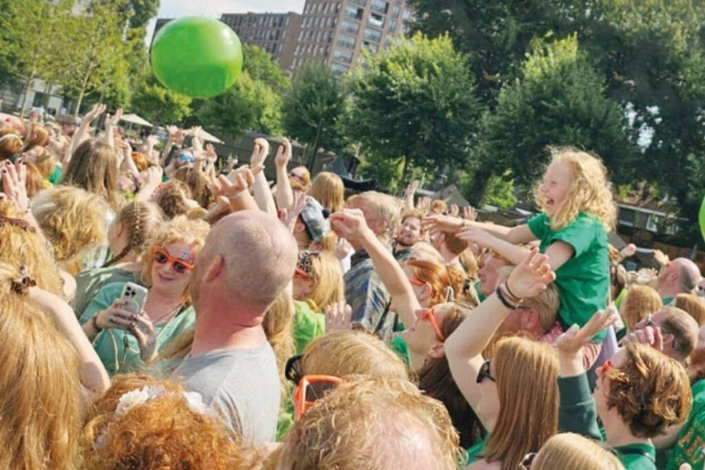 hollandanin tilburg kentinde duzenlenen kizil sac gunleri festivali binlerce dogal kizil sacliyi bir araya xPbv5m8r